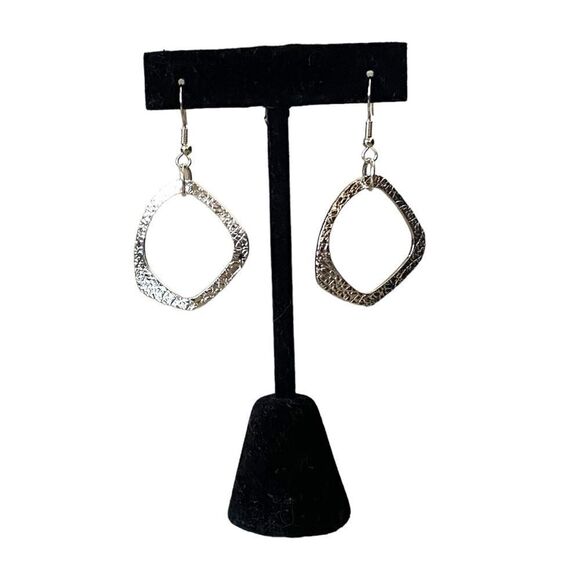 Art Deco Inspired Silver Tone Circle Shape Fish Hook Style Dangle Earrings OSFM - Picture 1 of 3